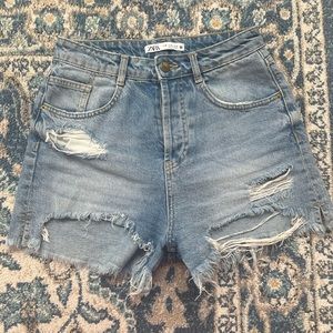 Zara cutoff shorts in size 4.